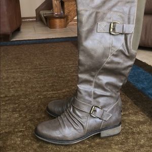 Sz 8 BearTraps boots. Barely worn!